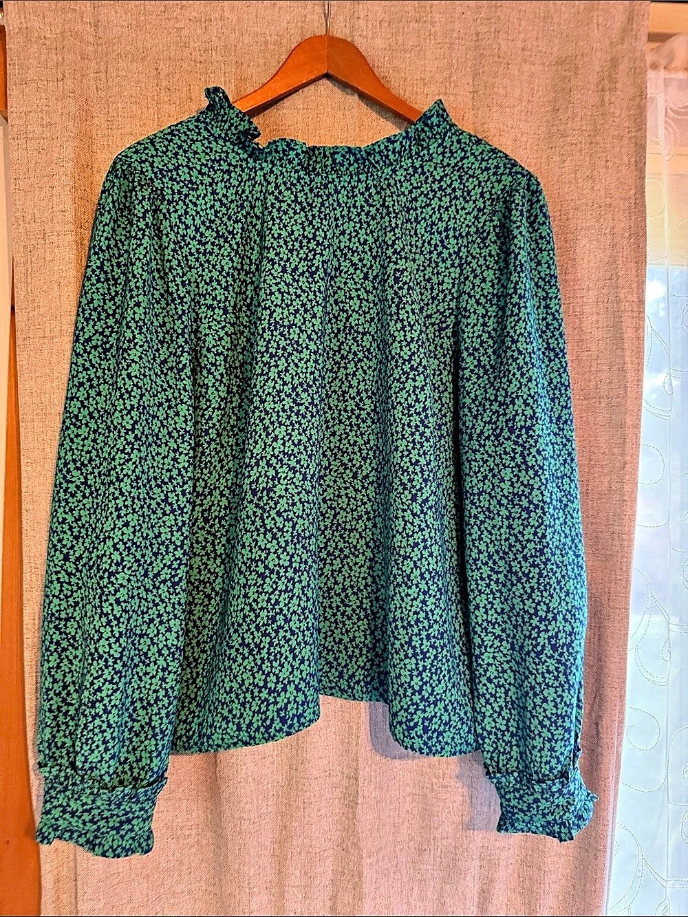 J.Crew Floral Ruffle Cuff Blouse in Green & Blue Size Large Like New